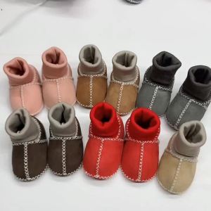 Giày Trẻ Em Lông Cừu Dày Giày Tập Đi 0-1 Giày Và Tất Trẻ Em Chống Rơi Mùa Đông Đế Mềm