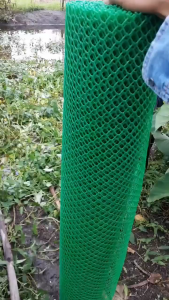 120M Plastic Mesh 4FT 1/2inch 100% PE PVC Easy to Install Fence Green for Chicken Net Wire Screen Poultry window Garden UV Resistant Durable Screen