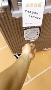 Vali Khung Nhôm Khóa sập cao cấp ALL IN ONE cực xịn có khay đựng cốc móc treo sạc điện thoại