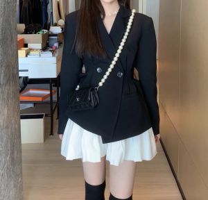 เสื้อสูทสีดำ ทรงเข้ารูป สำหรับผู้หญิง ไซส์เล็ก 2022 ฤดูใบไม้ผลิ แฟชั่นใหม่ เสื้อโค้ท ชุดสูท แขนยาว ปกติ ทรงตรง