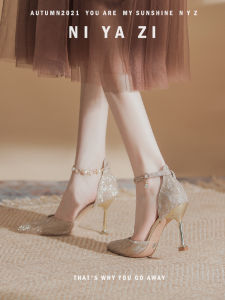 รองเท้าแต่งงานสีทอง หัวแหลม สายรัดคริสตัล ทรงหัวแหลม รองเท้าส้นสูงแบบสวมสำหรับผู้หญิง รองเท้าแฟชั่นฤดูใบไม้ผลิ 2023