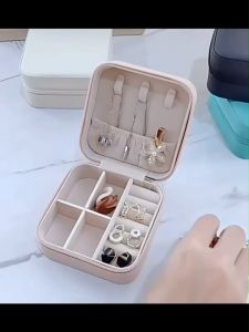 HESPRกล่องเครื่องประดับ หนัง PU ผ้ากำมะหยี่ ขนาดเล็ก สำหรับใส่ต่างหู สร้อยคอ แบบพกพา กล่องใส่เครื่องประดับ จัดส่งที่รวดเร็ว 4 สี