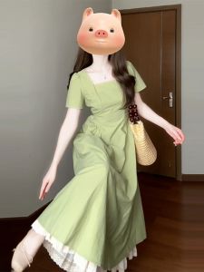 ชุดเดรสยาวสีเขียวสไตล์ฝรั่งเศสสำหรับผู้หญิง ฤดูร้อน 2024 ทรงเอเข้ารูปเอวสูงกระชับสัดส่วน ดีไซน์เก๋ไก๋หรูหรา