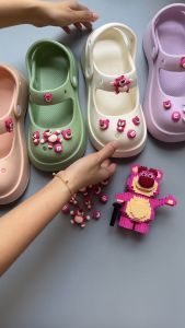 Dép cross sục nữ đế cao 6cm Jibbitz gấu dâu Lotso Mayto kiểu sandal quai hậu dễ thương hot trend Ulzzang Hàn Quốc CS-11