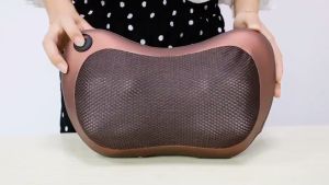 Gối massage 8 bi hồng ngoại hỗ trợ giảm đau cổ vai gáy.