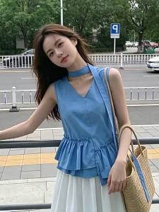 chaqi | Atmospheric V-Neck Ruffled Halter Neck Top with Sashes and Tied Waist