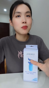 Bình đi tiểu mini cho bé trai bé gái thuận tiện khi cho bé đi chơi xe hơi đi du lịch