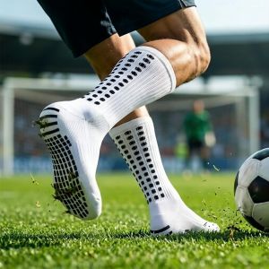 Hot-selling mens mid-calf sports socks with anti-slip adhesive dots towel-bottom loop pile thickened dots football socks