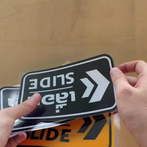 ขายดี! สติ๊กเกอร์ข้อความ เลื่อน SLIDE สติ๊กเกอร์เลื่อนSLIDE ได้ 2 ชิ้นตามแบบในรูป ป้ายเลื่อนประตู ป้ายเลื่อนขวา ป้ายเลื่อนซ้าย ป้ายเลื่อนslide