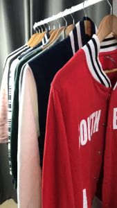 สเวตเตอร์ เสื้อกันหนาว เกรด A แบรนด์แท้ มือสอง นำเข้าจาก ยี่ปุ่น ลายได้