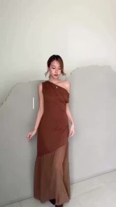 Dressaffair - Amaris maxi dress เดรสยาวปาดไหล่แต่งชายกระโปรง