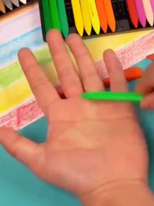 Crayon Plastik Anti Air Non Toxic Warna Cerah Crayon Lab / Krayon Sekolah Pensil Warna