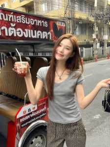 NIHAOKANONG | Áo Thun Ôm Sát Cổ Lớn Màu Xám Mùa Hè