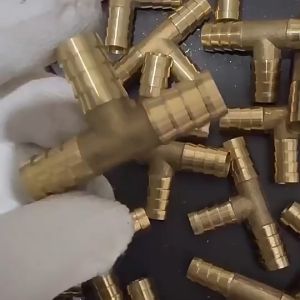 ข้อต่อทองเหลืองหางปลาไหลงอ​90องศา 2 ทาง ข้องอทองเหลือง หางปลา ข้องอหางปลาทองเหลือง ขนาด 4 6 / 8 / 10 มิล