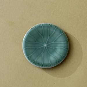 Zen Style Ceramic Lotus Leaf Small Frog Tea Pet Decoration Tea Ceremony Accessory Tabletop Ornament for Tea Room And Desk