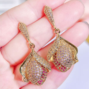 เลือมผู้หญิงอารมณ์ การตกแต่งหูชุบทองไมโครปูเล็กๆ เพชรสังเคราะห์ใหม่ปล่อยยาวต่างหูดอกไม้ พรหมปาร์ตี้ SE923 เครื่องประดับ