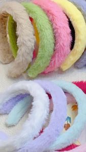 Bayar Di Tempat - Bando Pom Pom Bulu Halus / Aksesoris Rambut Wanita Gaya Korea / Hair Band Fluffy Cute