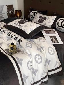 Trendy New Brand Violent Bear Coral Fleece Four Piece Bedding Set for Men Students Dormitory Winter Warm Thermal Storage