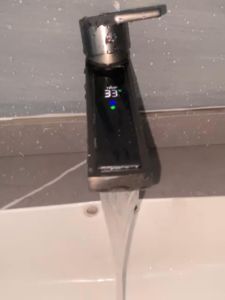 Vòi Rửa Lavabo Nóng Lạnh Thông Minh V22 Hiển Thị Nhiệt Độ Thân Đồng Mạ Titan Xám Cao Cấp - Bảo Hành 1 Năm