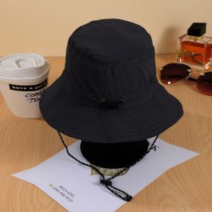 หมวกตกปลาป้องกันรังสียูวี หมวกกันแดดบางเบาพับได้สำหรับการเดินป่ากลางแจ้ง หมวกทรงสี่เหลี่ยมแบนขอบสั้น