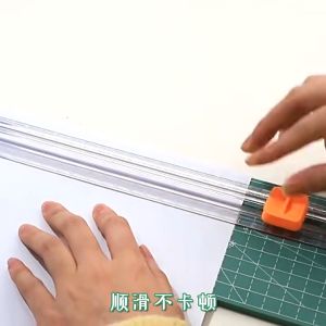Pemotong Kertas Mini A4 Mudah Alih Untuk Gambar Kraf DIY dan Alat Tulis Rumah Sesuai Untuk Pelajar dan Pejabat A4 Paper Cutter Artifact Photo Cutter Mini Gate Knife Guillotine Manual Stationery A4小型迷你便携照片割纸机家用文具 E042