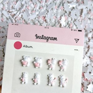 30PCS Luminous น่ารักสีขาวไวโอลินหมีเรซิ่นเล็บ Charms การ์ตูนสตรอเบอร์รี่หัวใจหมีตกแต่งเล็บสําหรับ DIY Hairpin เล็บ