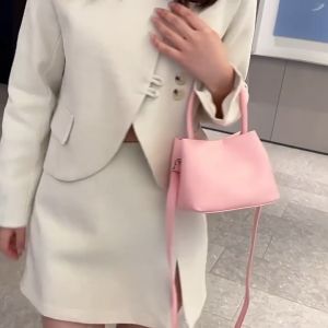 koreafashionshop(KR2100) กระเป๋าสะพายข้างหนังพียู ทรงขนมจีบ