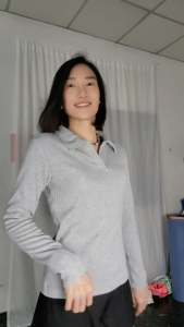 เสื้อแขนยาว ผ้าร่อง สีเทา คุณภาพดี ราคาโรงงาน ให้ความรู้สึกสบายและสามารถแมทช์กับเสื้อผ้าอื่นๆ ได้ง่าย