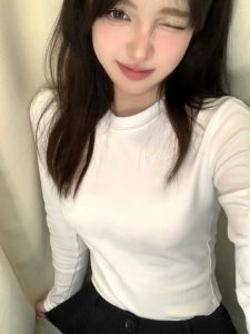 Áo Thun Dài Tay Màu Trơn Cổ Tròn Phong Cách Hàn Quốc Cổ Điển Dành Cho Nữ Mùa Xuân Thu Áo Ngắn Ôm Vừa Vặn Tôn Dáng Vai Áo