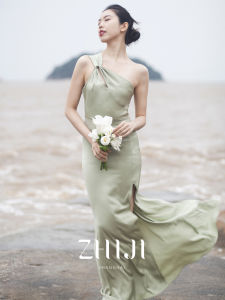 ชุดราตรีผ้าซาตินสีเขียวอ่อนไหล่ข้างเดียว ชุดเจ้าสาว ชุดราตรี ชุดเดรสยาวปานกลาง ชุดราตรีสุดหรูหรา ชุดเดรสยาวปานกลาง