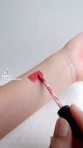 ืNO.Q1 กลอส MYCA เนื้อแมท สีสันสวยงาม เกลี่ยง่าย เม็ดสีชัดเจน กันน้ํา ไม่ติดแมส ติดทนนาน