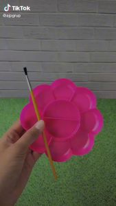 Kuas dan Palet Lukis