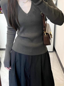 chaqi | Stylish Minimalist V-neck Knit Top Slim-fitting and Versatile 2026 Spring/Autumn