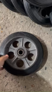 Bánh Xe Cao Su Đúc Lõi Gang 250mm siêu trọng tải đến 500kg/bánh