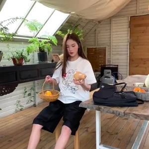 T-Shirt Wanita Ukuran Besar Desain Harajuku Uniseks Tren 2025 Motif Coretan Anjing Pelangi Katun Combed Tipis Nyaman Baju Kasual Oversize Slim Fit untuk Wanita Bertubuh Kecil Sangat cantik Limited Edition Kerah bulat Slip - on Tops Pakaian couple