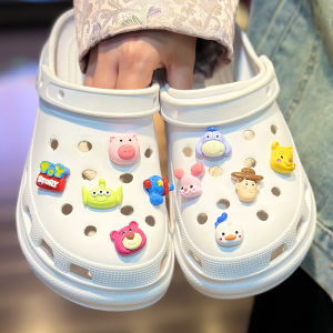 เครื่องประดับรองเท้า Crocs สีขาว ดอกไม้ตกแต่งสุดน่ารัก DIY สำหรับฤดูร้อนปี 2024 ของ Brand Original Color Tribe