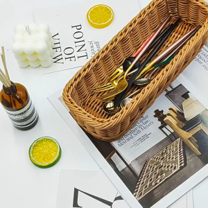 OKKFINE พลาสติกทำจากพลาสติก ตะกร้าหวายเทียมสำหรับเก็บของ สี่เหลี่ยมผืนผ้าทรงสี่เหลี่ยม ทนทานต่อการใช้งาน ถาดหวายเทียม แฟชั่นสำหรับผู้หญิง สากลสากลสากล กล่องผลไม้ใส่เค้ก บ้านในบ้าน