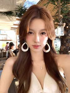 ต่างหูรูปหยดน้ำทะเลสีขาวประดับมุกน้ำจืดสำหรับผู้หญิงในช่วงวันหยุดที่ชายหาด ต่างหูแฟชั่นแบบประดับมุกน้ำจืด 2 ชิ้น