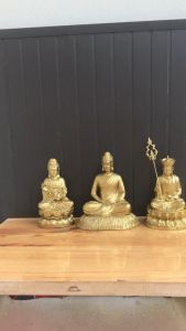 Bộ ta bà tam thánh sa bà tam thánh (phật thích ca- Phật quan âm- phât Địa Tạng) chất liệu Đá đúc (Nhiều màu sắc). Trang trí trên bàn học tiểu cảnh bonsai ghép lũa để bàn trà phòng khách bàn làm việc thờ cúng phong thủy…