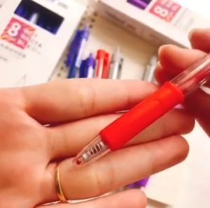 ( lẻ 1 cây)Bút gel bấm Chosch 8698 nhiều màu có đệm cao su