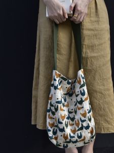 กระเป๋าผ้าใบ Canvas Shoulder Bag Handmade Heavy Embroidery Little Fox Artistic Style กระเป๋าสะพายไหล่แบบลำลองสำหรับวัยรุ่น