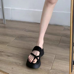 รองเท้าแตะระดับพรีเมียมสําหรับผู้หญิงปี 2023 สไตล์ใหม่พร้อมพื้นรองเท้าหนาและส้นสูง เหมาะสําหรับฤดูร้อน สวมใส่ทุกวัน พื้นยาง
