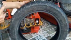 Cao su non vá chín lốp không săm miếng vá ép vỏ xe không ruột