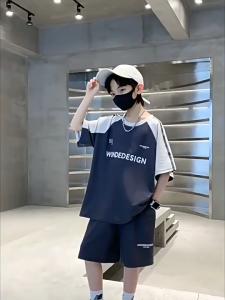 130-160cm ชุดเซ็ทเด็กชายแฟชั่น ชุดเด็กผู้ชายเท่ๆ เสื้อยืด + กางเกงขาสั้น ผ้าคุณภาพดี หลวม ระบายอากาศได้ 【จัดส่งจากประเทศไทย】