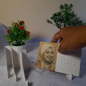 Stand Kalender foto figura | Kertas Ivory 400 gr Kokoh | 14×8cm | Multifungsi Untuk Foto & Souvenir