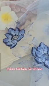 Khăn tơ sống thêu hoa Sen