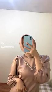 Couple Kondangan Azura Gamis Maxy Satin Velvet dan Kemeja Batik Katun Calendula Dress Polos Bridesmaid Detail Simple