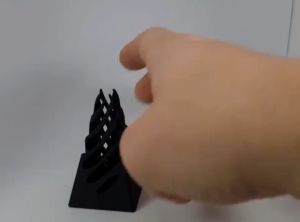 Cuero Fidget Spiral Pyramid Mainan viral fidget putar piramid