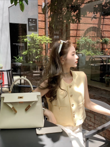 Lilylikes Novelty Texture Weave Material Sleeveless Gold Button Vest Commute Style Pure Color U-Neck Single Button Fastening