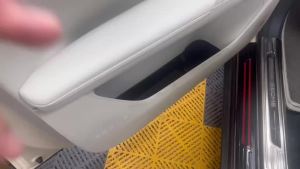 LUCKEASY | Hộp Đựng Đồ Tay Nắm Cửa Xe LUCKEASY Dành Cho Geely EX2 2024-2026 Khay Đựng Đồ Chống Bẩn Nắp Che Khe Hở Bằng Chất Liệu TPE Bền Chắc